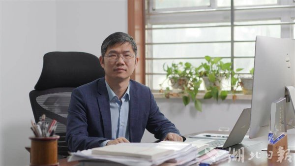 天牛宝 中国青年五四奖章获得者李星星：甘坐冷板凳，让北斗定位精度达到厘米级
